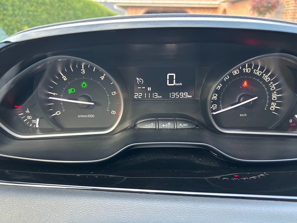 Peugeot 208 1,6 BlueHDi 100 Envy+ 5d