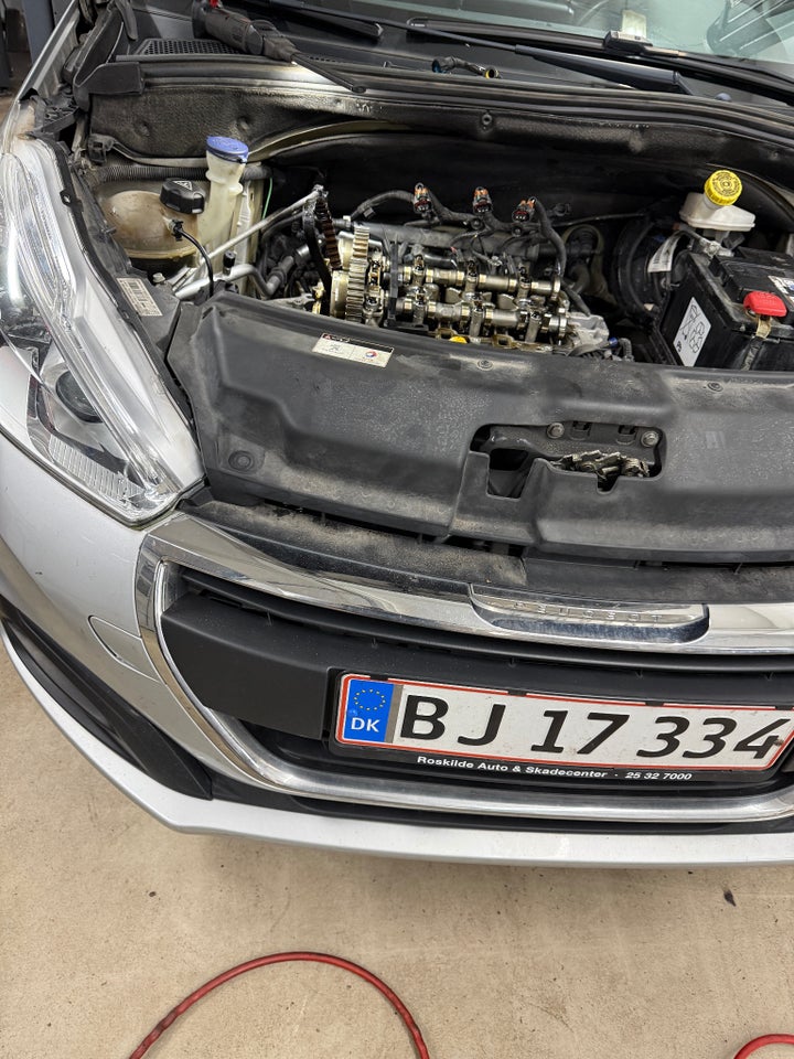 Peugeot 208 1,2 VTi 82 Chili Sky+ 5d