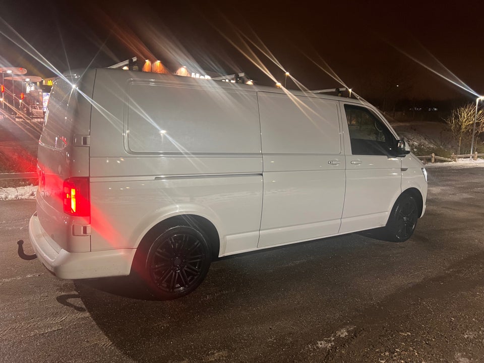 VW Transporter 2,0 TDi 204 Kassevogn DSG lang