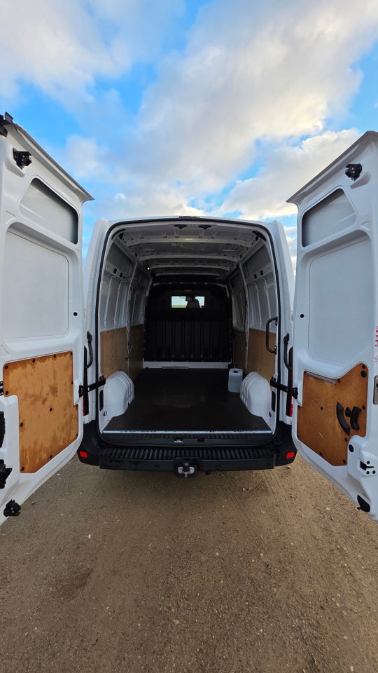 Nissan Interstar 2,3 dCi 150 L2H2 Tekna Van