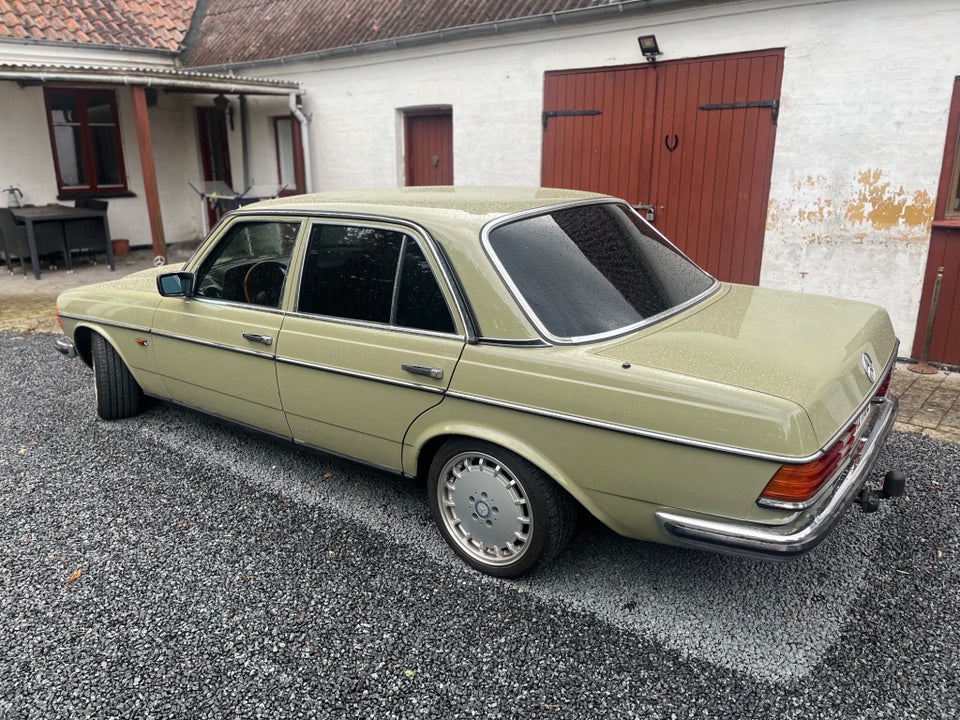 Mercedes 230 E 2,3 4d