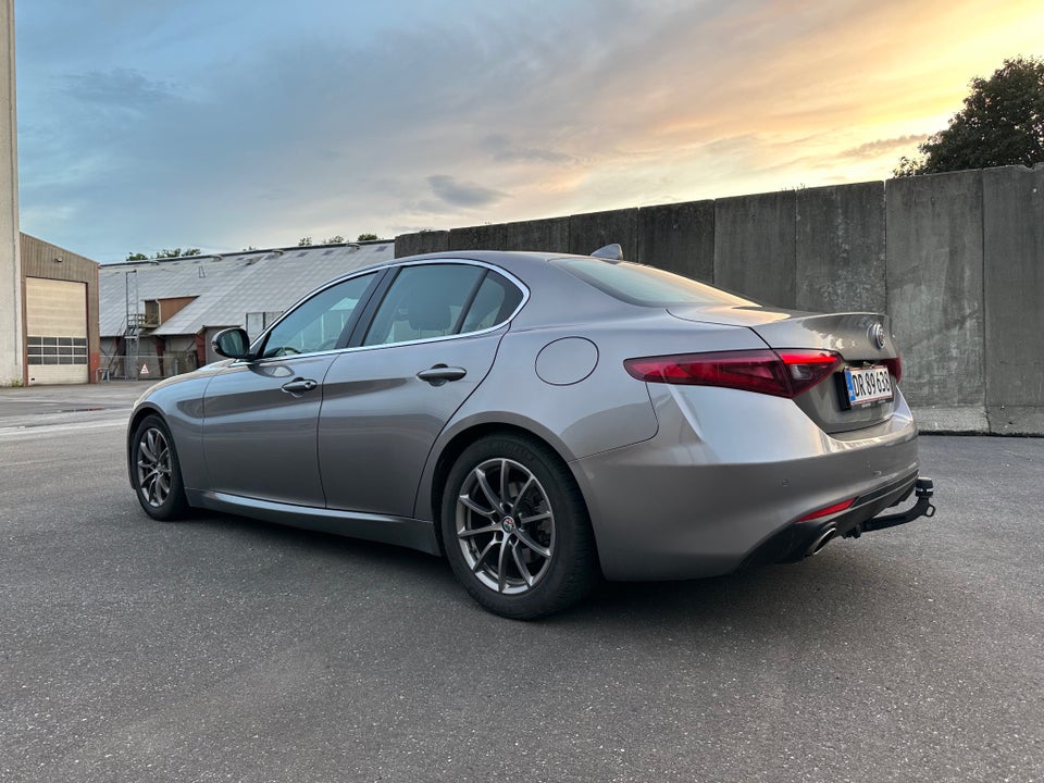 Alfa Romeo Giulia 2,2 JTD 180 Super aut. 4d