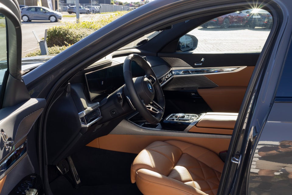 BMW i7 eDrive50 M-Sport 4d