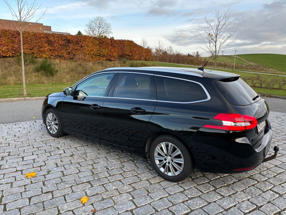 Peugeot 308 1,5 BlueHDi 130 Selection Sky SW 5d