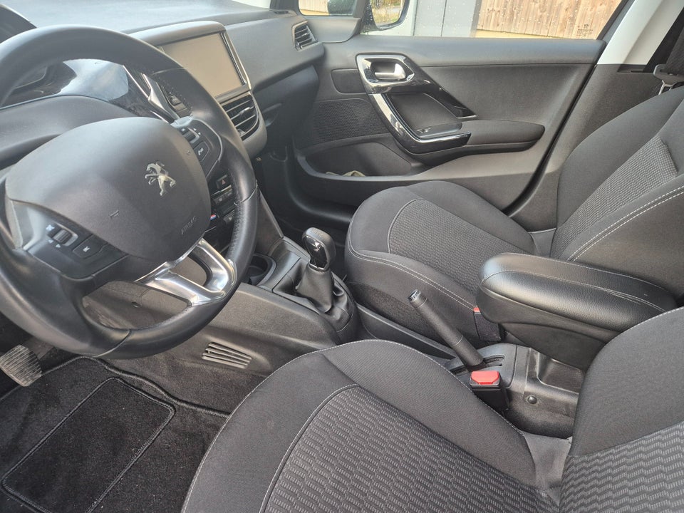 Peugeot 208 1,2 PureTech 82 Envy 5d