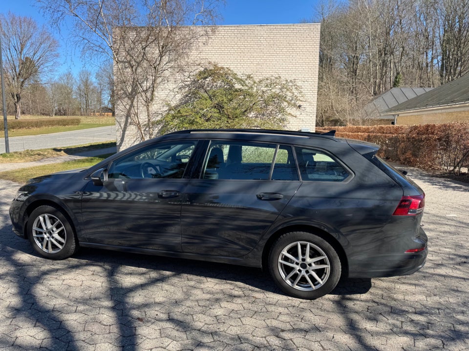 VW Golf VIII 1,5 TSi 130 Life Variant 5d