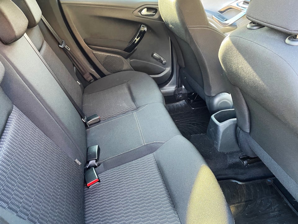 Peugeot 208 1,2 VTi 82 Envy+ 5d