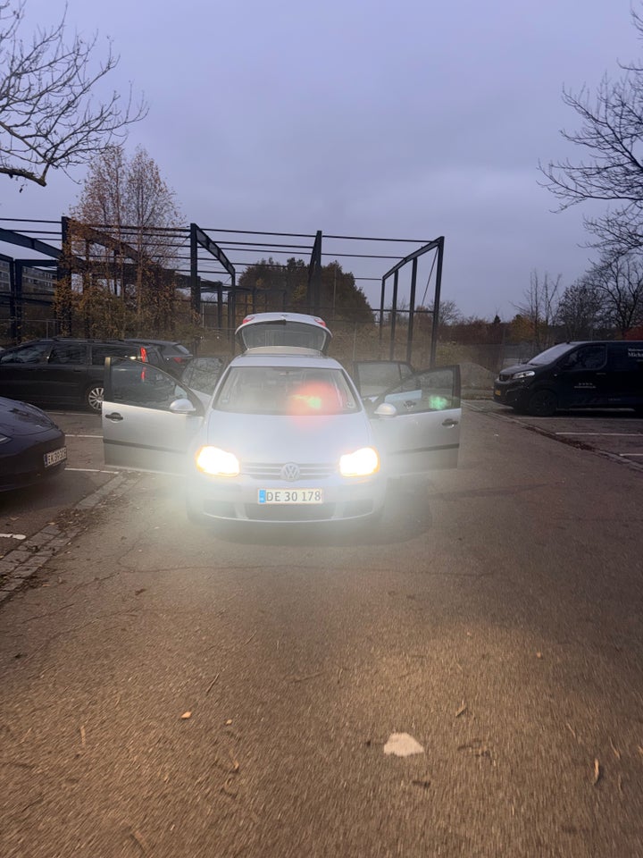 VW Golf V 1,6 FSi Tiptr. 5d