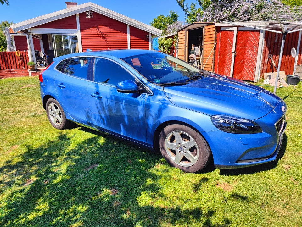Volvo V40 2,0 D2 120 Momentum Eco 5d