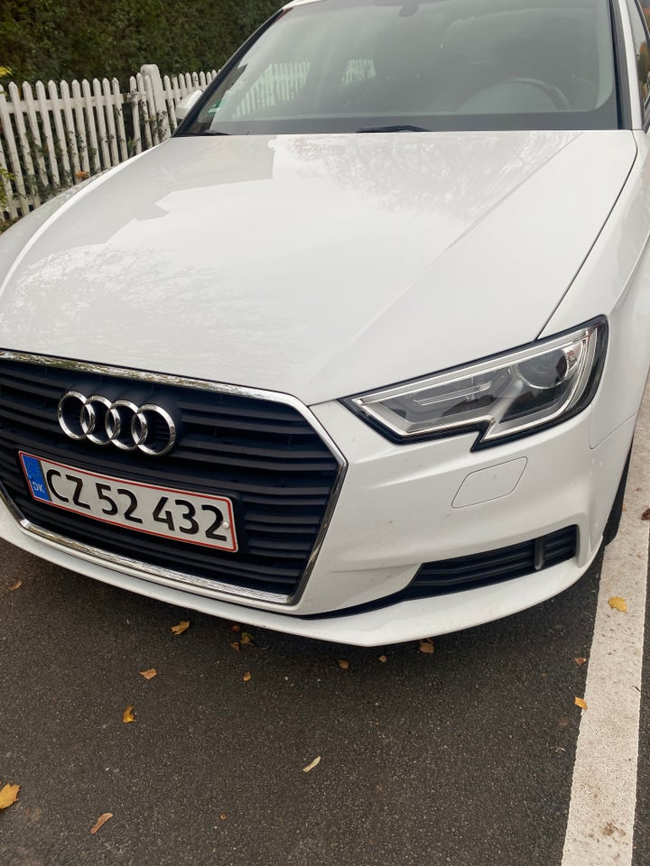 Audi A3 30 TFSi Sport Sportback 5d