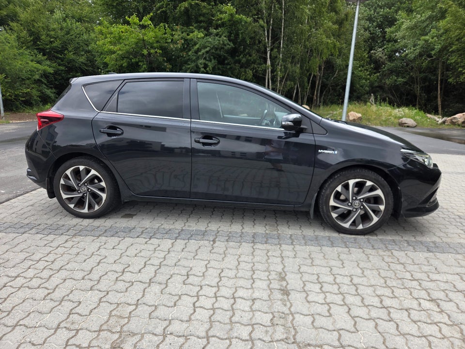 Toyota Auris 1,8 Hybrid H4 CVT 5d
