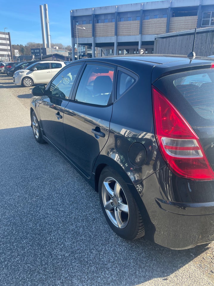 Hyundai i30 1,6 CRDi 90 Blue Drive 5d