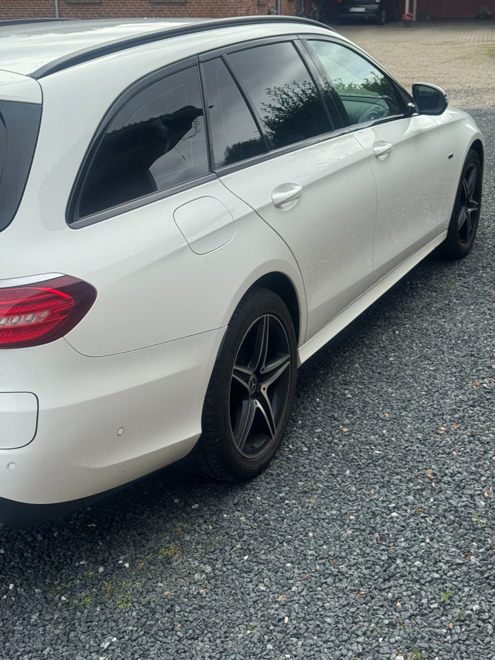 Mercedes E300 de 2,0 AMG Line stc. aut. 5d
