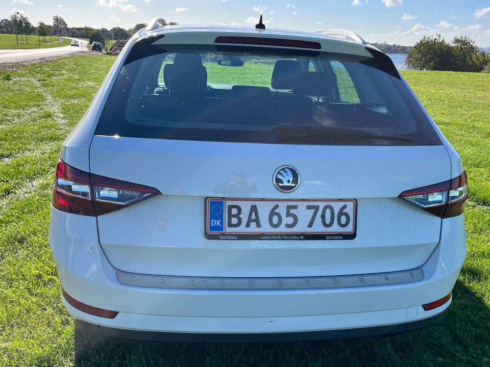 Skoda Superb 2,0 TDi 150 Style Combi DSG 5d