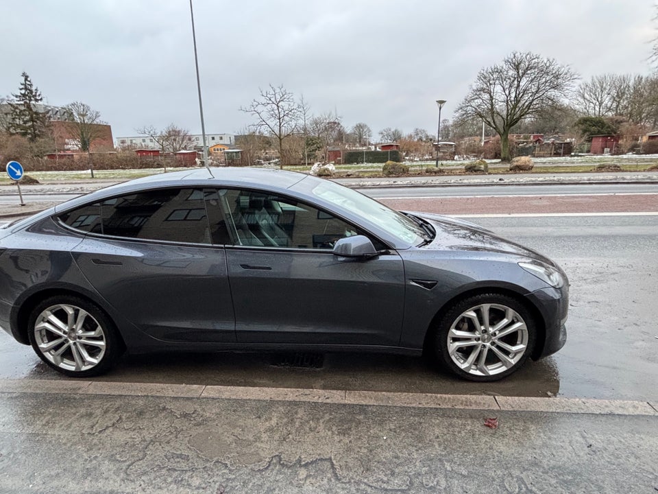 Tesla Model 3 Long Range AWD 4d