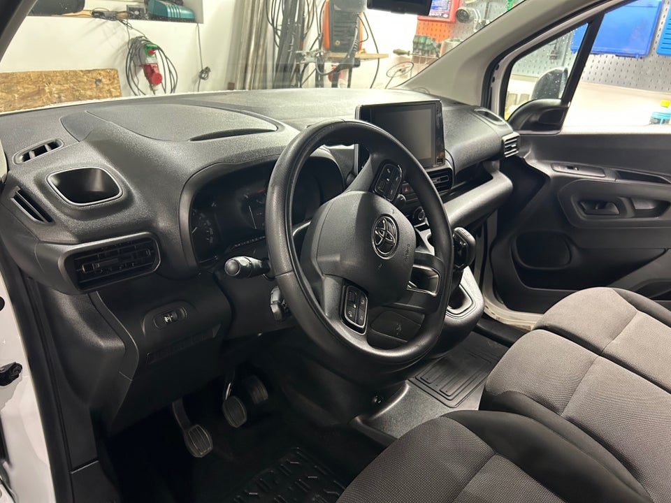 Toyota ProAce City 1,5 D 102 Long Comfort 5d