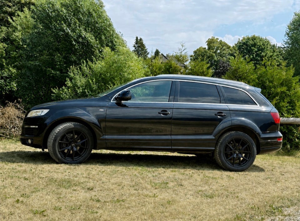 Audi Q7 3,0 TDi S-line quattro Tiptr. 7prs 5d