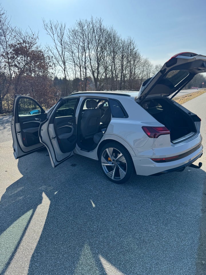 Audi e-tron 55 S-line quattro 5d