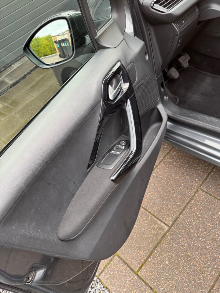 Peugeot 208 1,2 VTi 82 Allure 5d