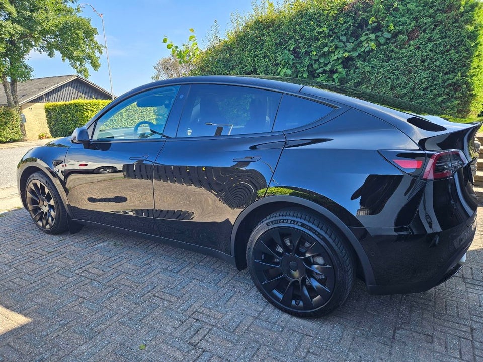 Tesla Model Y Long Range AWD 5d