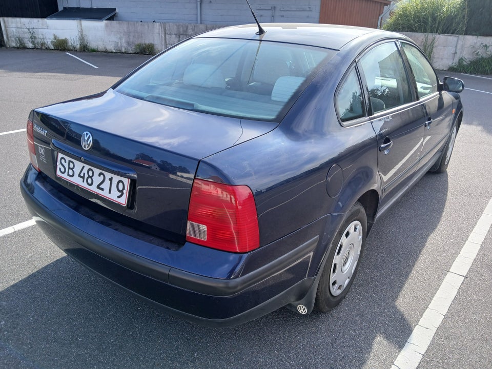 VW Passat 1,6 Comfortline 4d