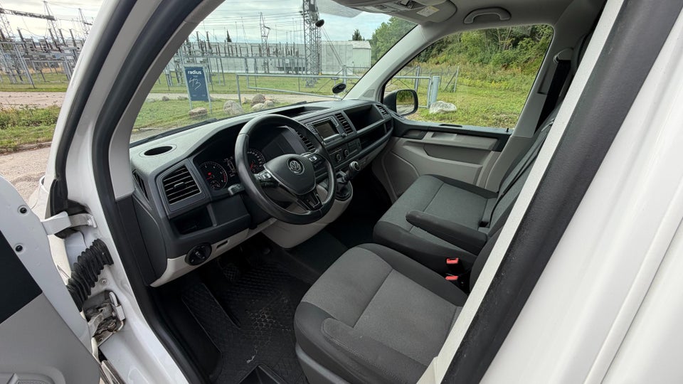VW Transporter 2,0 TDi 102 Kassevogn lang