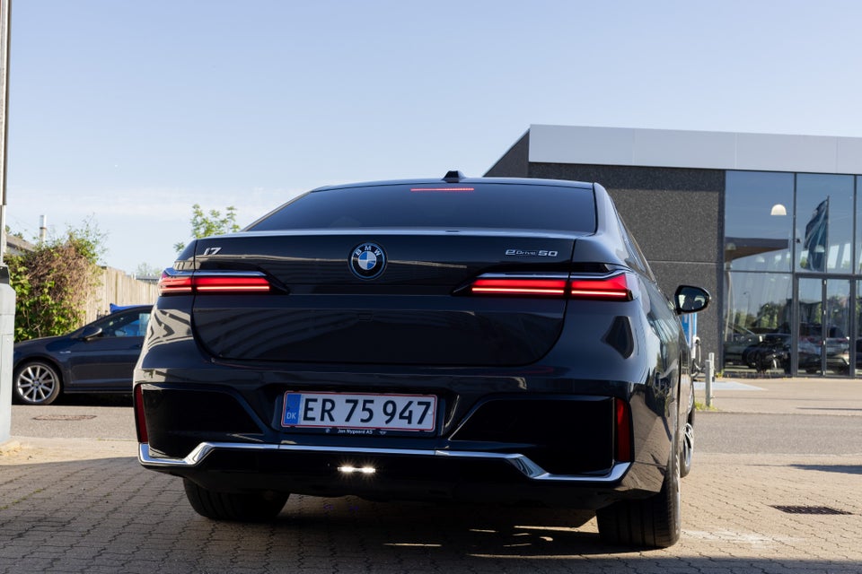 BMW i7 eDrive50 M-Sport 4d