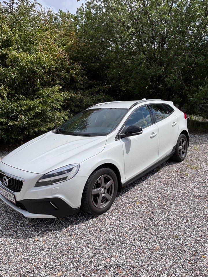 Volvo V40 CC 2,0 T3 152 Momentum 5d