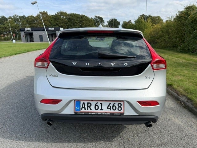 Volvo V40 1,6 T4 180 Momentum aut. 5d