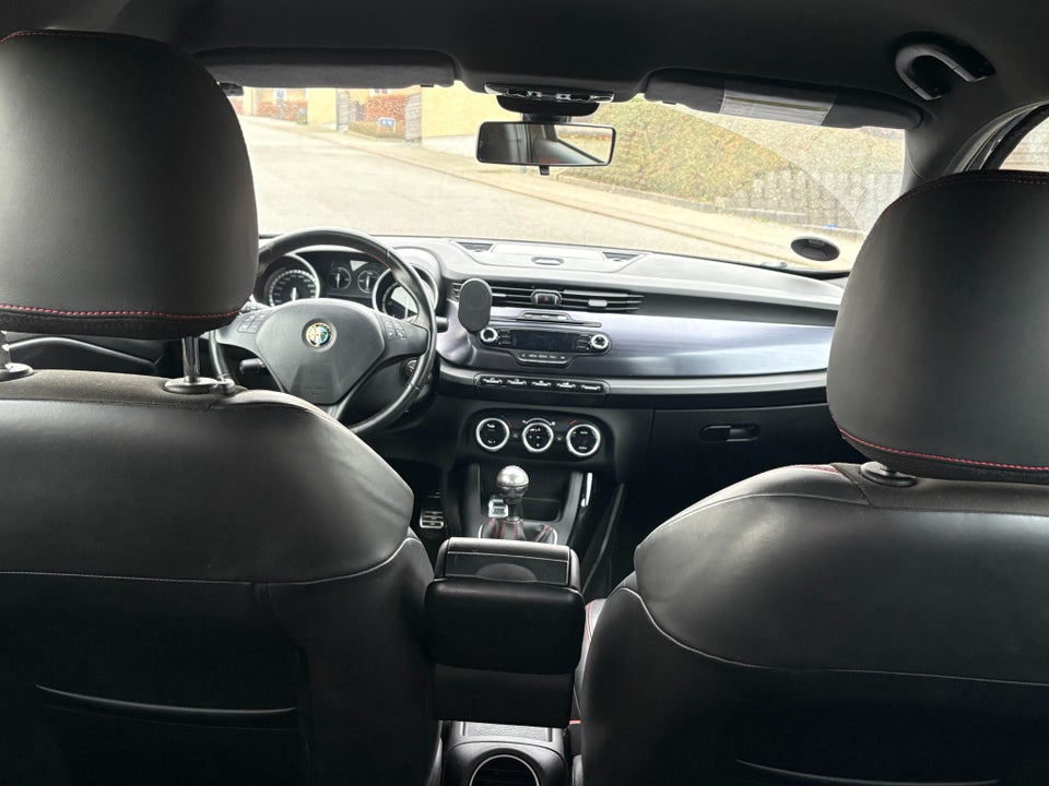 Alfa Romeo Giulietta 2,0 JTD 140 Distinctive 5d