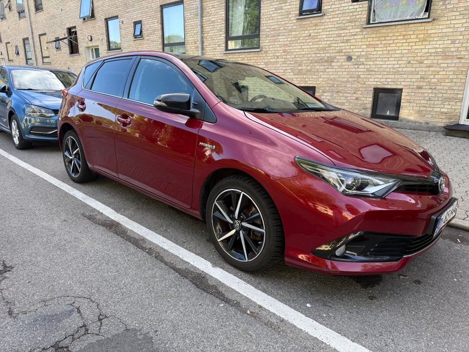 Toyota Auris 1,8 Hybrid H2 Selected CVT 5d