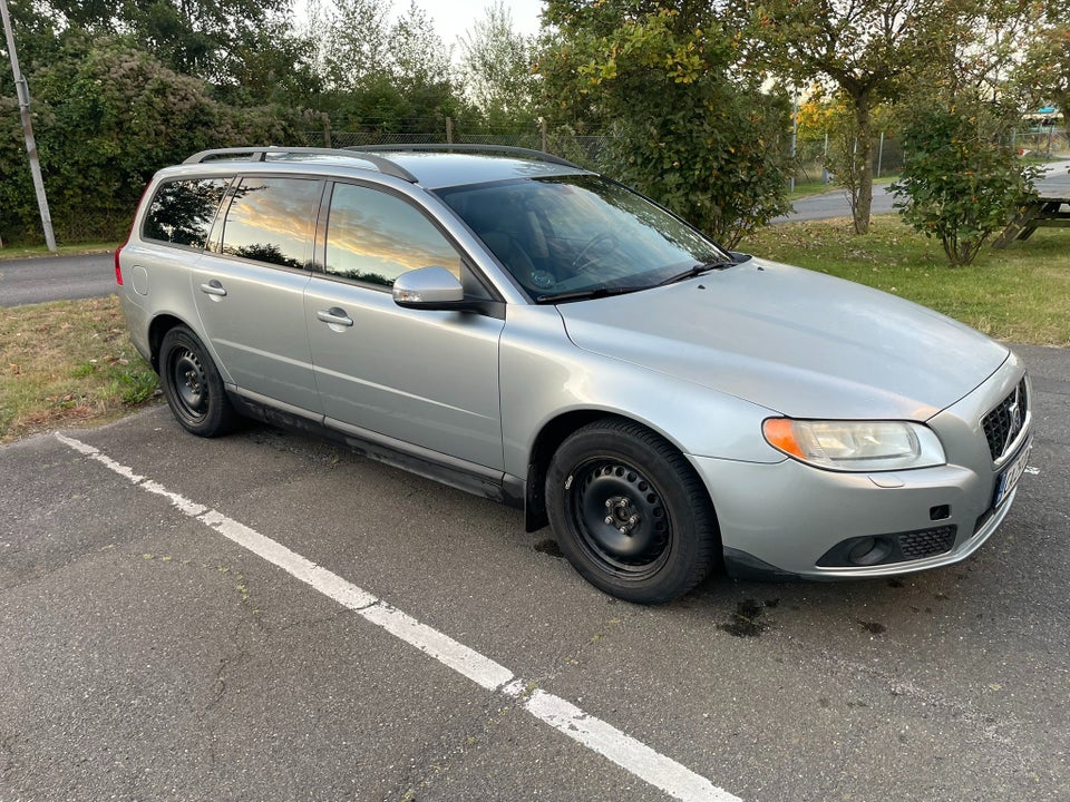 Volvo V70 2,5 T Momentum aut. 5d