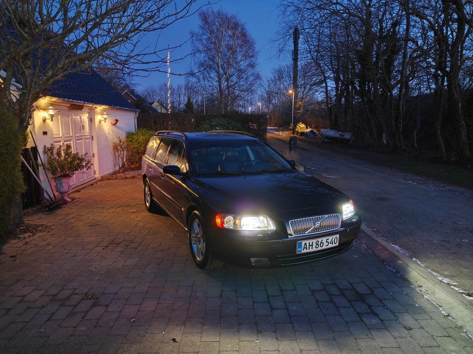 Volvo V70 2,4 T5 Momentum aut. 5d