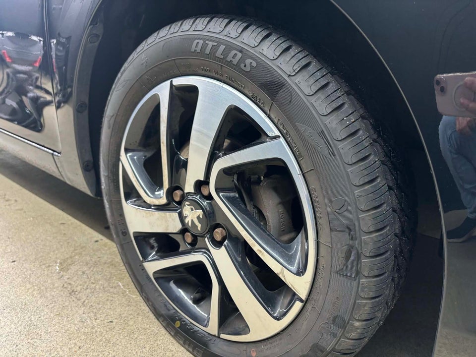 Peugeot 108 1,0 e-VTi 72 Selection Tech 5d