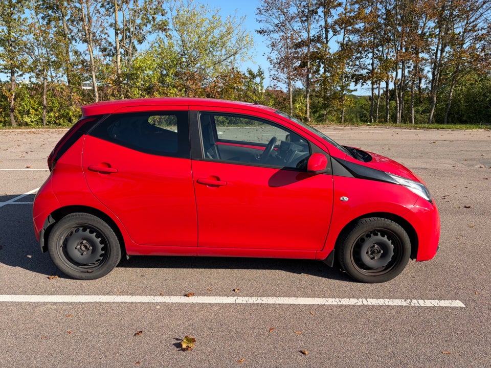 Toyota Aygo 1,0 VVT-i x-plore 5d