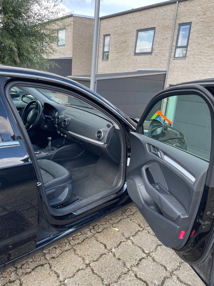 Audi A3 1,4 TFSi 140 Attraction Sportback 5d