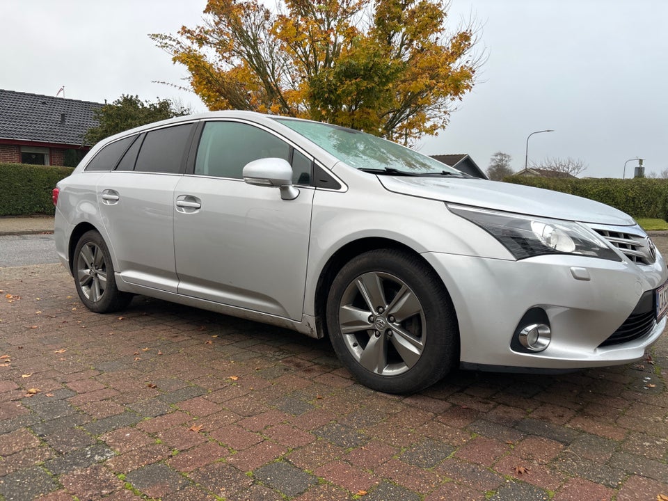 Toyota Avensis 1,8 VVT-i T2 Premium stc. 5d