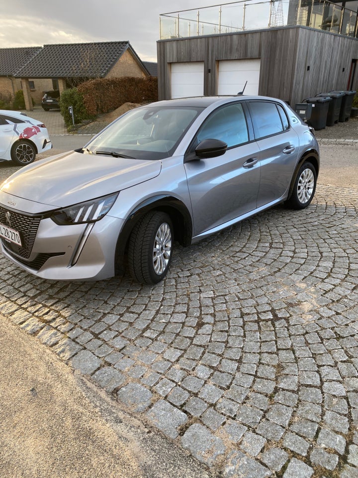 Peugeot e-208 50 GT 5d