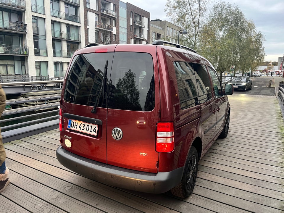 VW Caddy 1,6 TDi 75 Trendline BMT 4d