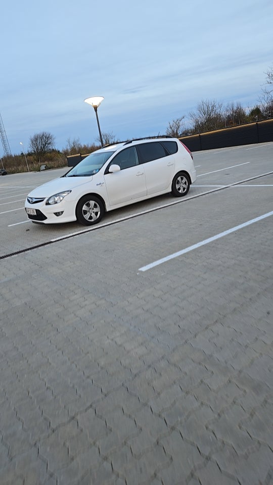 Hyundai i30 1,6 CRDi 90 Blue Drive CW 5d