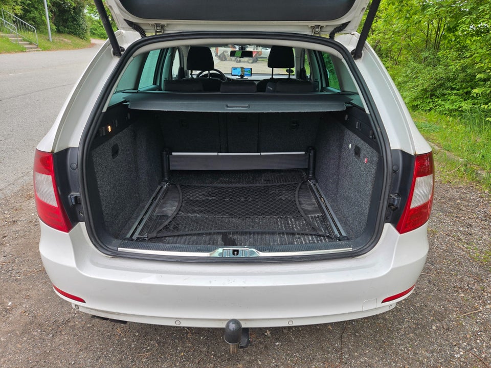 Skoda Superb 2,0 TDi 170 Elegance Combi DSG 5d