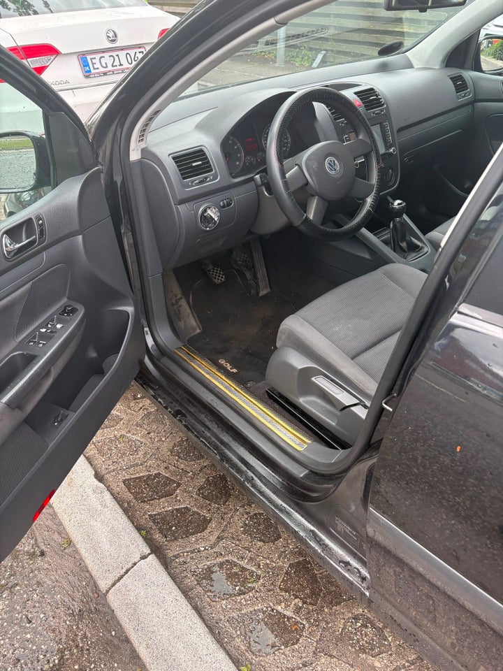 VW Golf V 1,6 FSi Trendline 5d