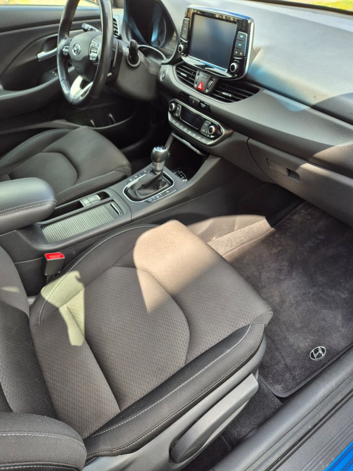 Hyundai i30 1,6 CRDi 110 Premium DCT 5d