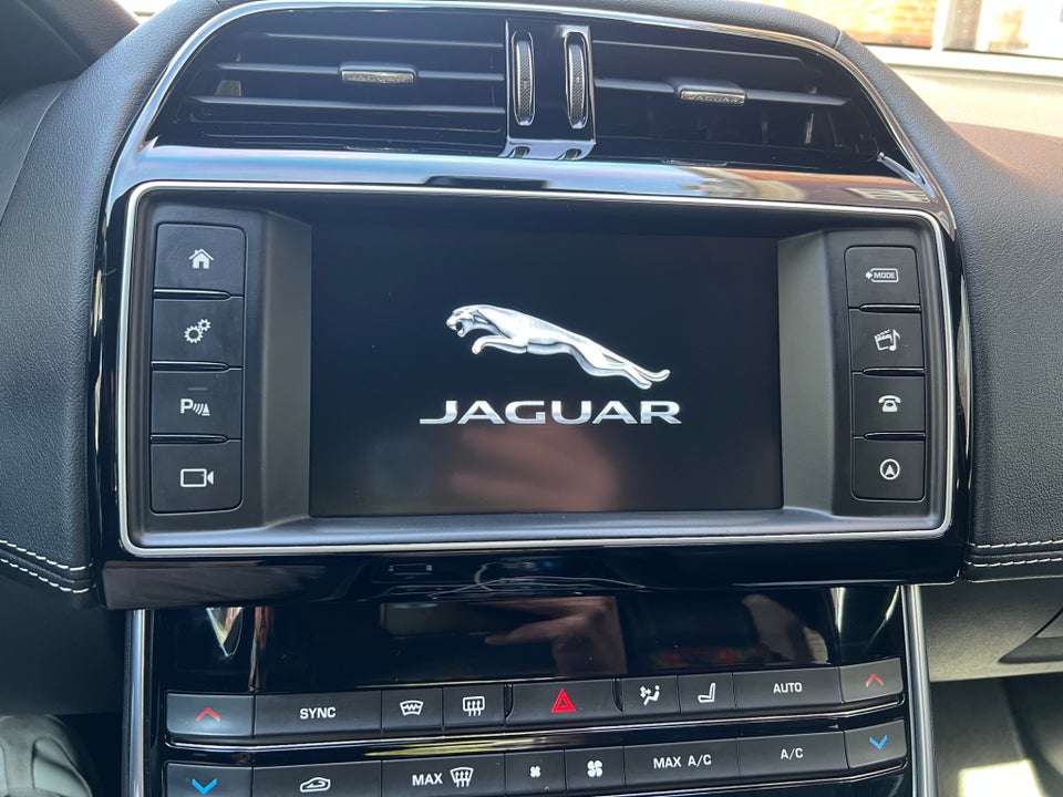 Jaguar XE 2,0 D180 R-Sport aut. 4d