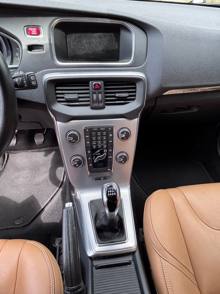 Volvo V40 CC 2,0 T3 152 Momentum 5d