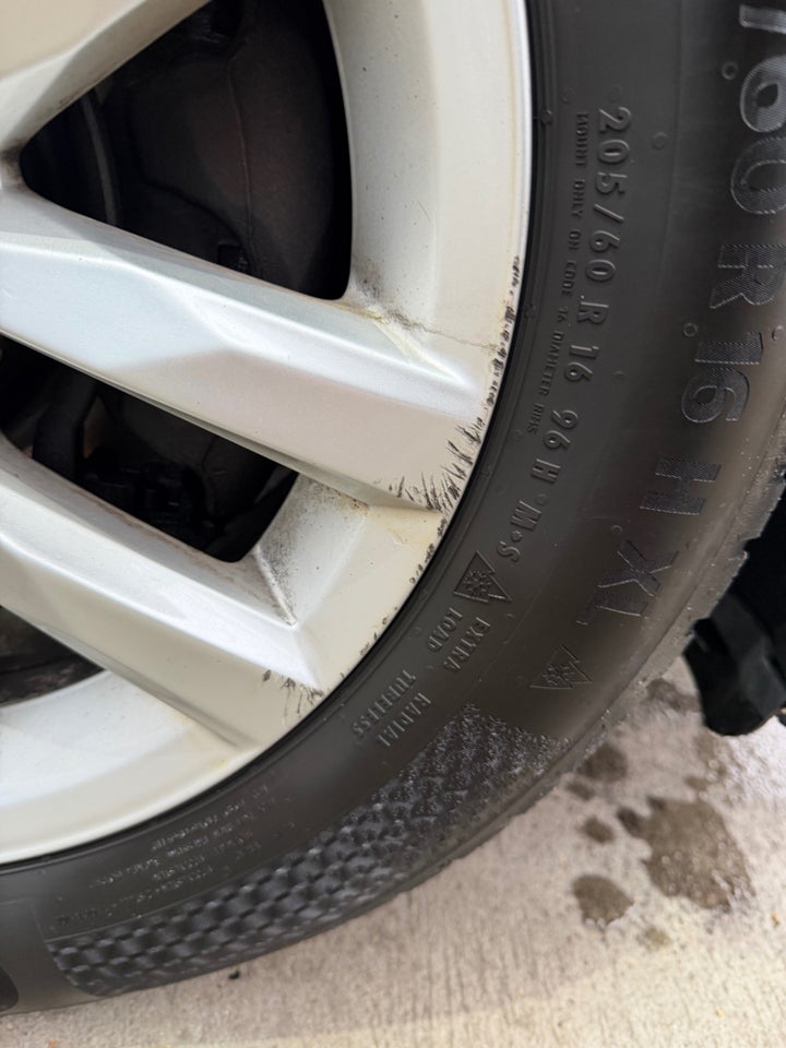 VW Touran 1,6 TDi 115 Highline DSG 7prs 5d