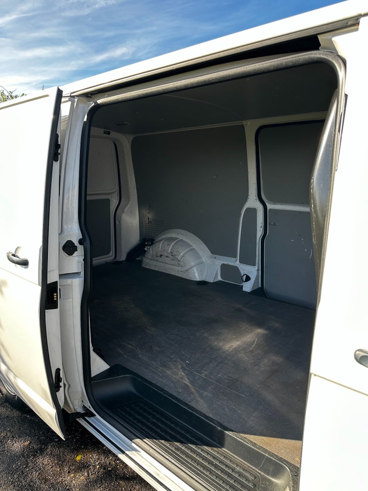 VW Transporter 2,0 TDi 84 Kassevogn lang