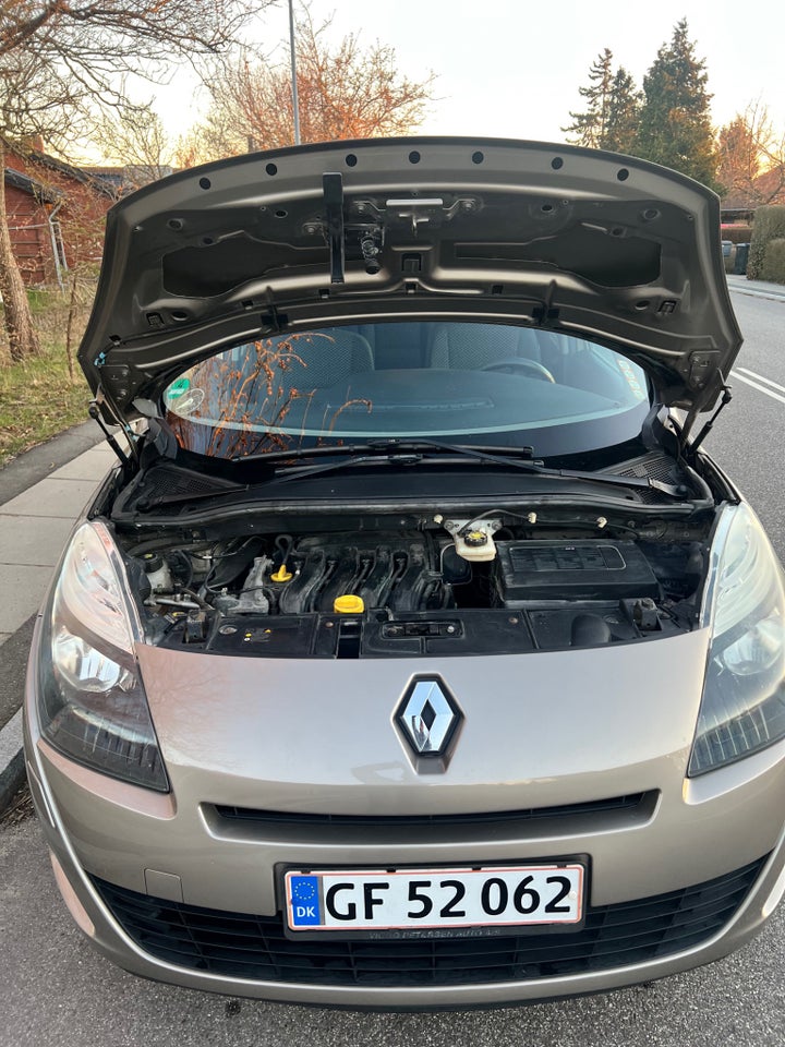 Renault Grand Scenic III 1,6 16V Expression 7prs 5d