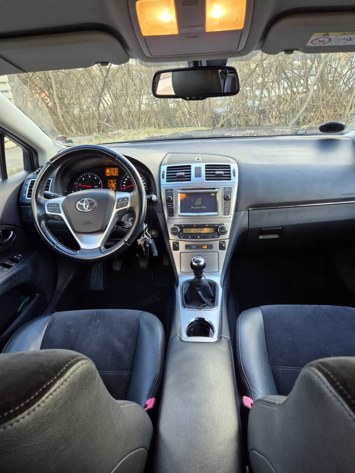 Toyota Avensis 2,0 D-4D T2 Premium stc. 5d