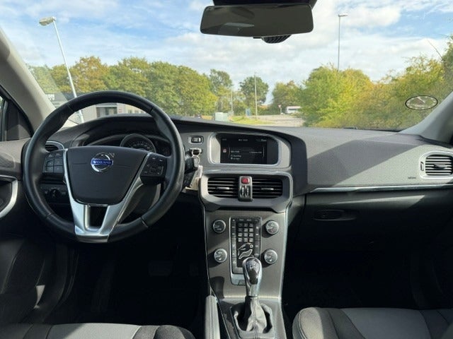 Volvo V40 1,6 T4 180 Momentum aut. 5d